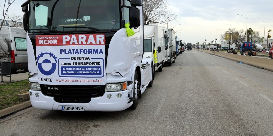 Los transportistas suspenden «temporalmente» la huelga