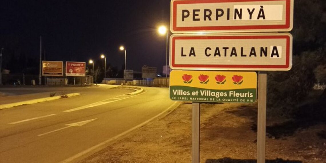 Cambian los letreros en las entradas de Perpiñán y los dejan en catalán