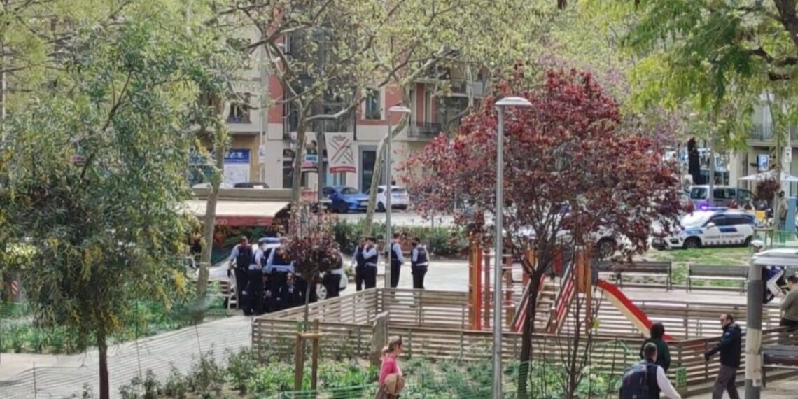 Detenido un hombre armado en el centro de Barcelona