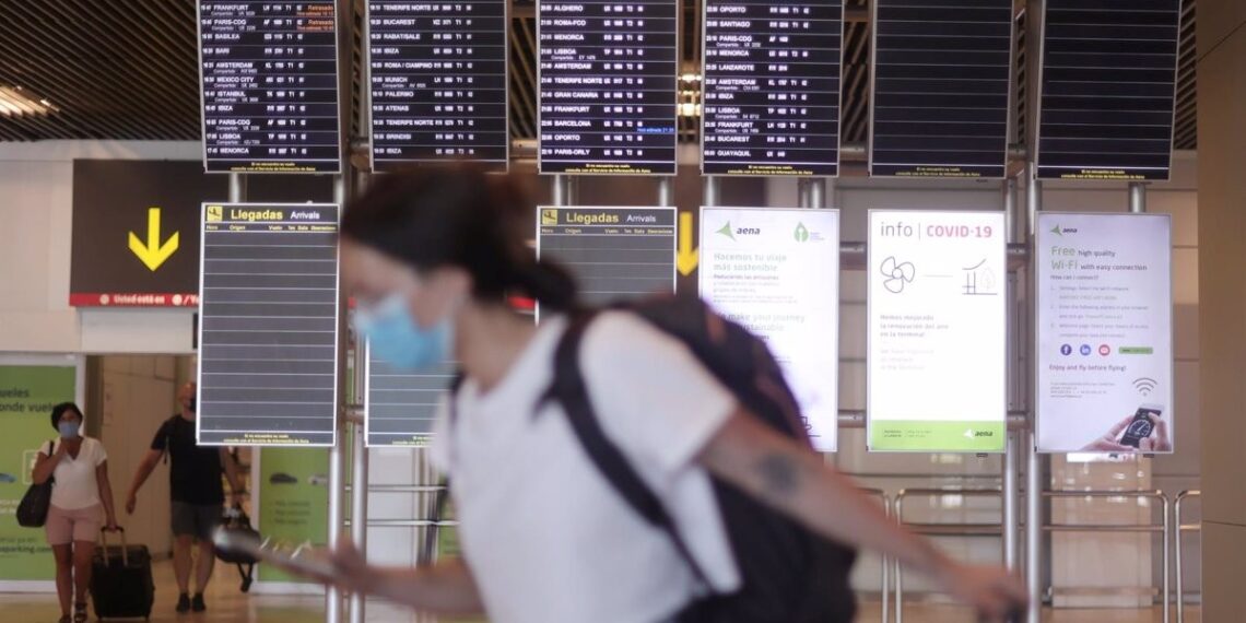 Europa elimina la obligatoriedad de llevar mascarilla en aviones y aeropuertos