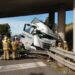 Herido grave el conductor de un camión al chocar contra un puente en Martorell