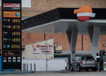 Las gasolineras denuncian que no han cobrado los 20 céntimos por litro adelantados