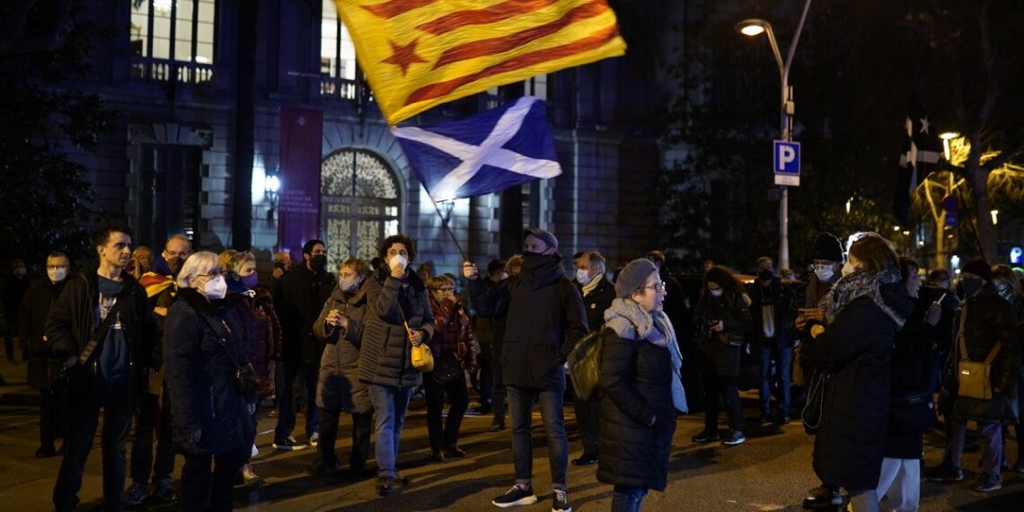 Más de un centenar de personas en Barcelona exigen «la verdad» sobre el 17-A