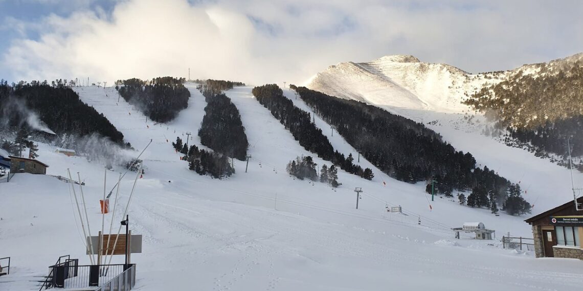 Muere un esquiador en Espot Esquí por una salida de pista