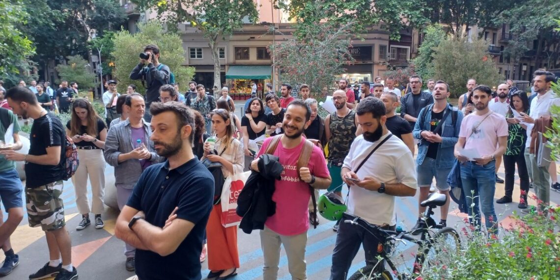 Un centenar de personas se concentran en Barcelona en rechazo a las violencias por LGTBI-fobia
