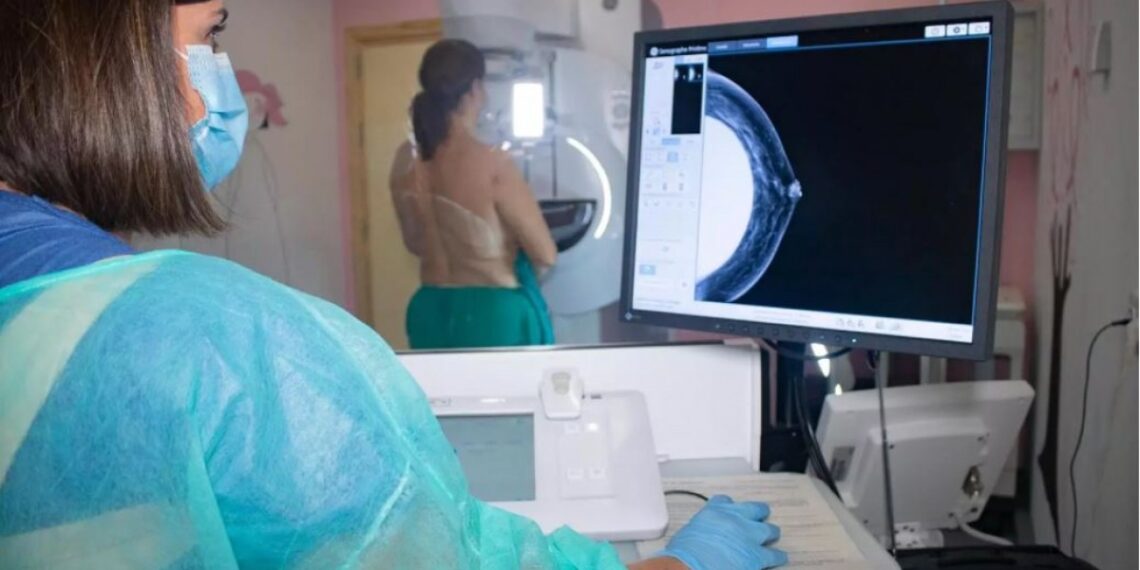 Un nuevo medicamento frena el cáncer de mama en el 75% de los casos