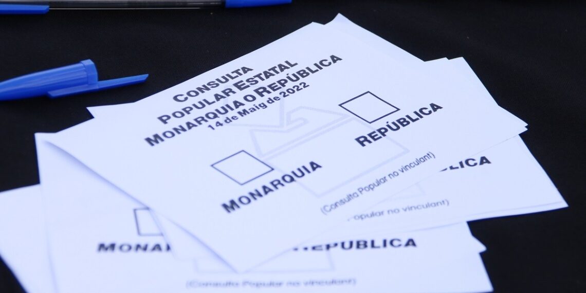 Una cuarentena de ciudades catalanas tendrán puntos por votar en una consulta sobre monarquía o república